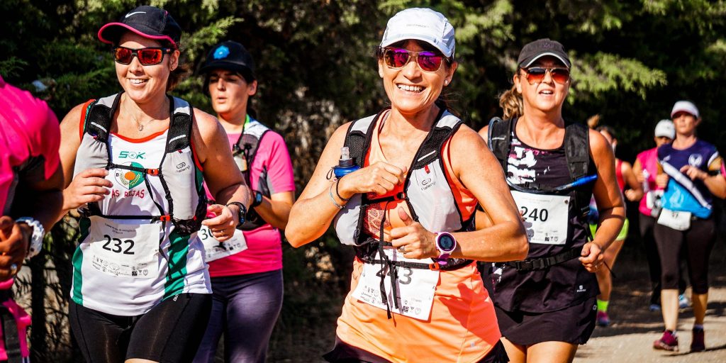 smiling marathon runners in race